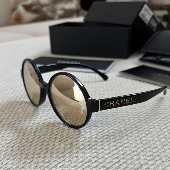 CHANEL Black and Gold Sunglasses with Case - Picture 2 of 12